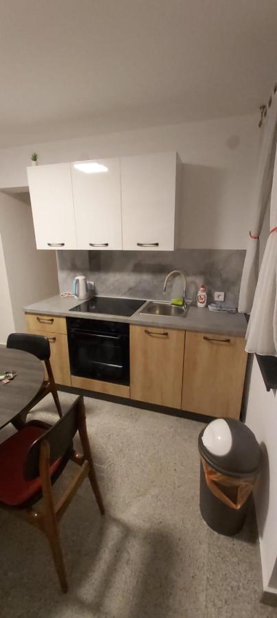 Novska Apartman Dabrovic מראה חיצוני תמונה