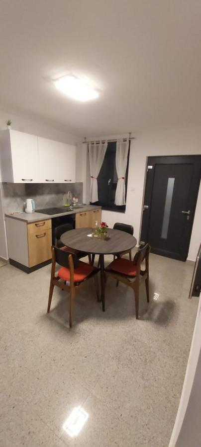 Novska Apartman Dabrovic מראה חיצוני תמונה